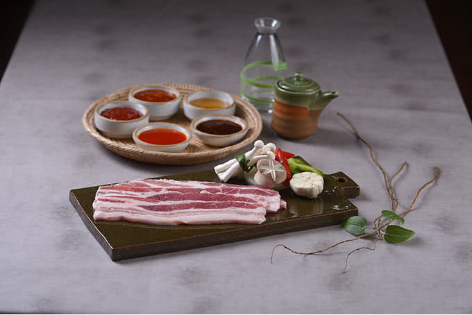 Ba chỉ bò Mỹ tươi ngon, vân mỡ đều đẹp cho món nướng tại King BBQ Vincom Phạm Ngọc Thạch