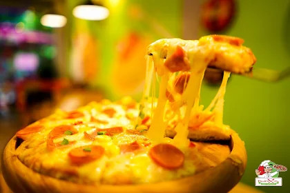 Bánh pizza truyền thống kiểu Ý tại Maxxim Pizza Thanh Hóa
