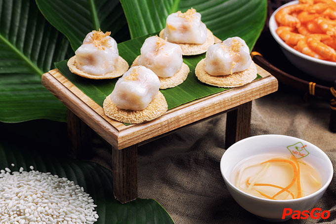 Bánh ram ít nhân tôm hấp dẫn, hương vị Huế tại khu ẩm thực Vincom Nguyễn Chí Thanh