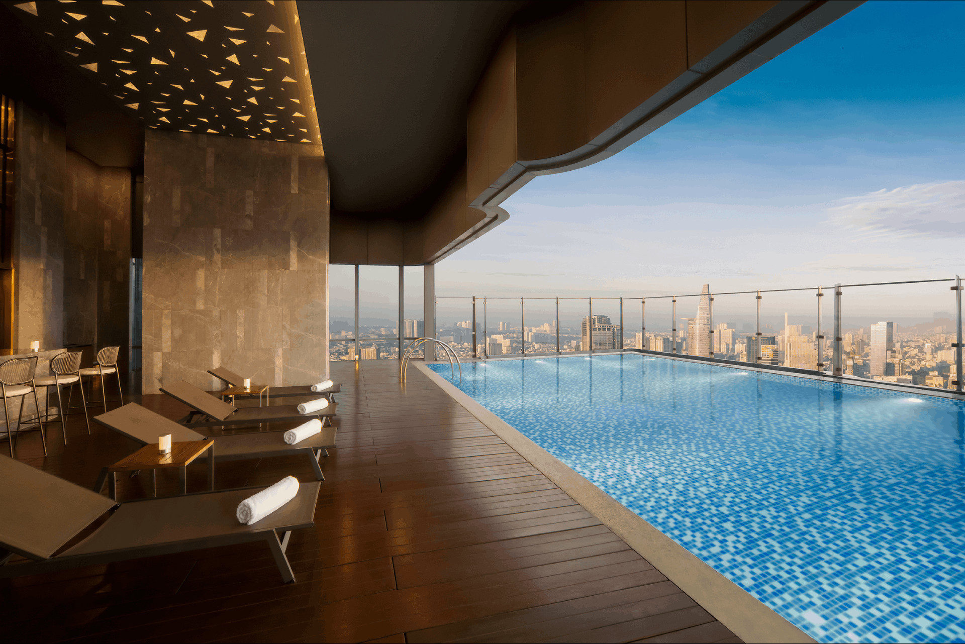 Bể bơi vô cực tại Vinpearl Landmark 81