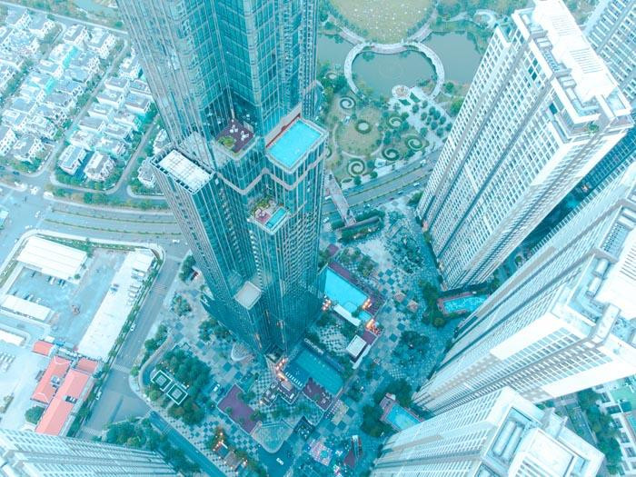 Bể bơi vô cực Vinpearl Luxury Landmark 81 với tầm nhìn thành phố tuyệt đẹp