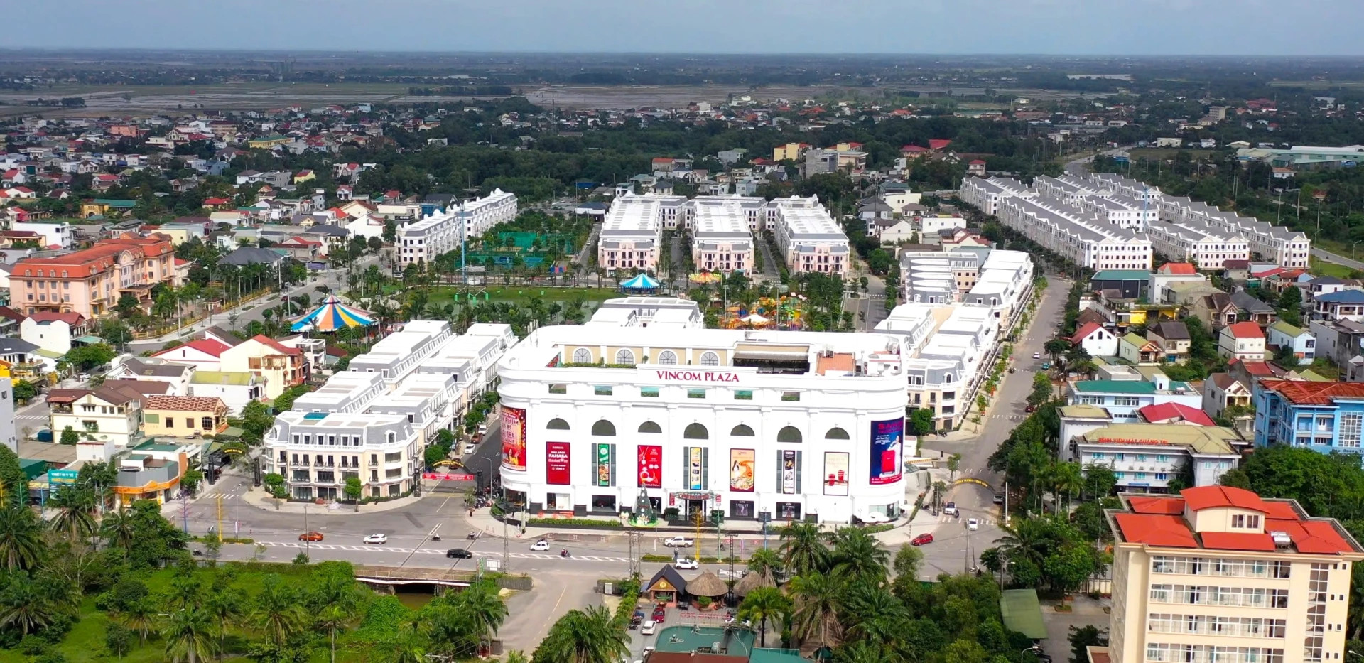 Bên ngoài rạp Rio Cinemas tại Vincom Plaza Đông Hà, một trung tâm giải trí hiện đại ở Quảng Trị