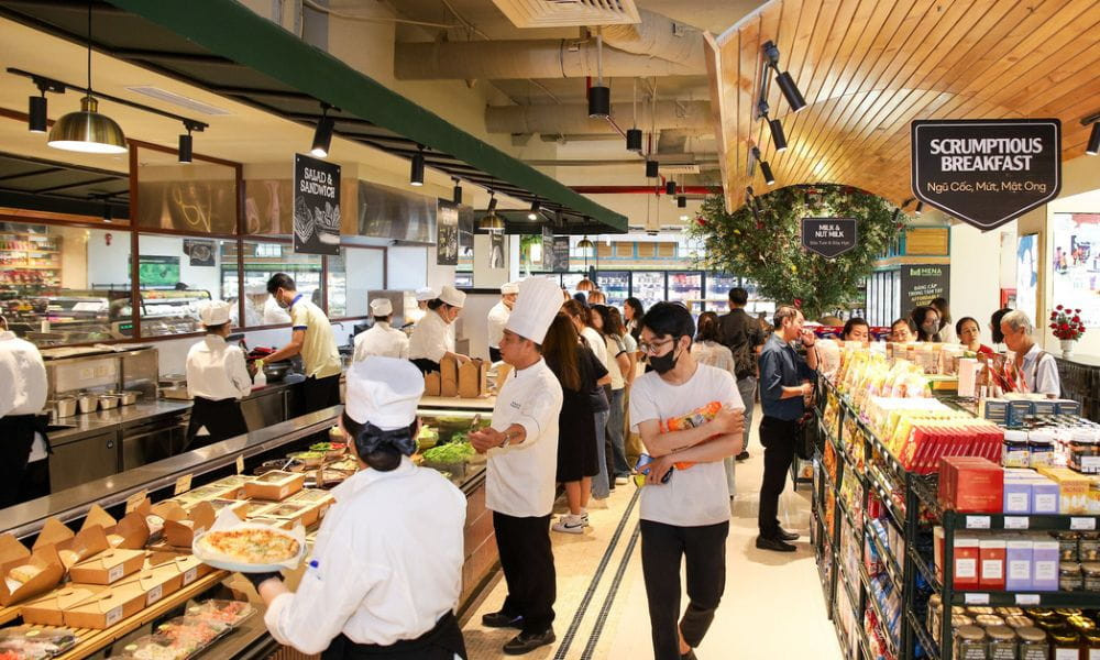 Bên trong siêu thị Vincom với quầy hàng thực phẩm tươi sống chất lượng cao