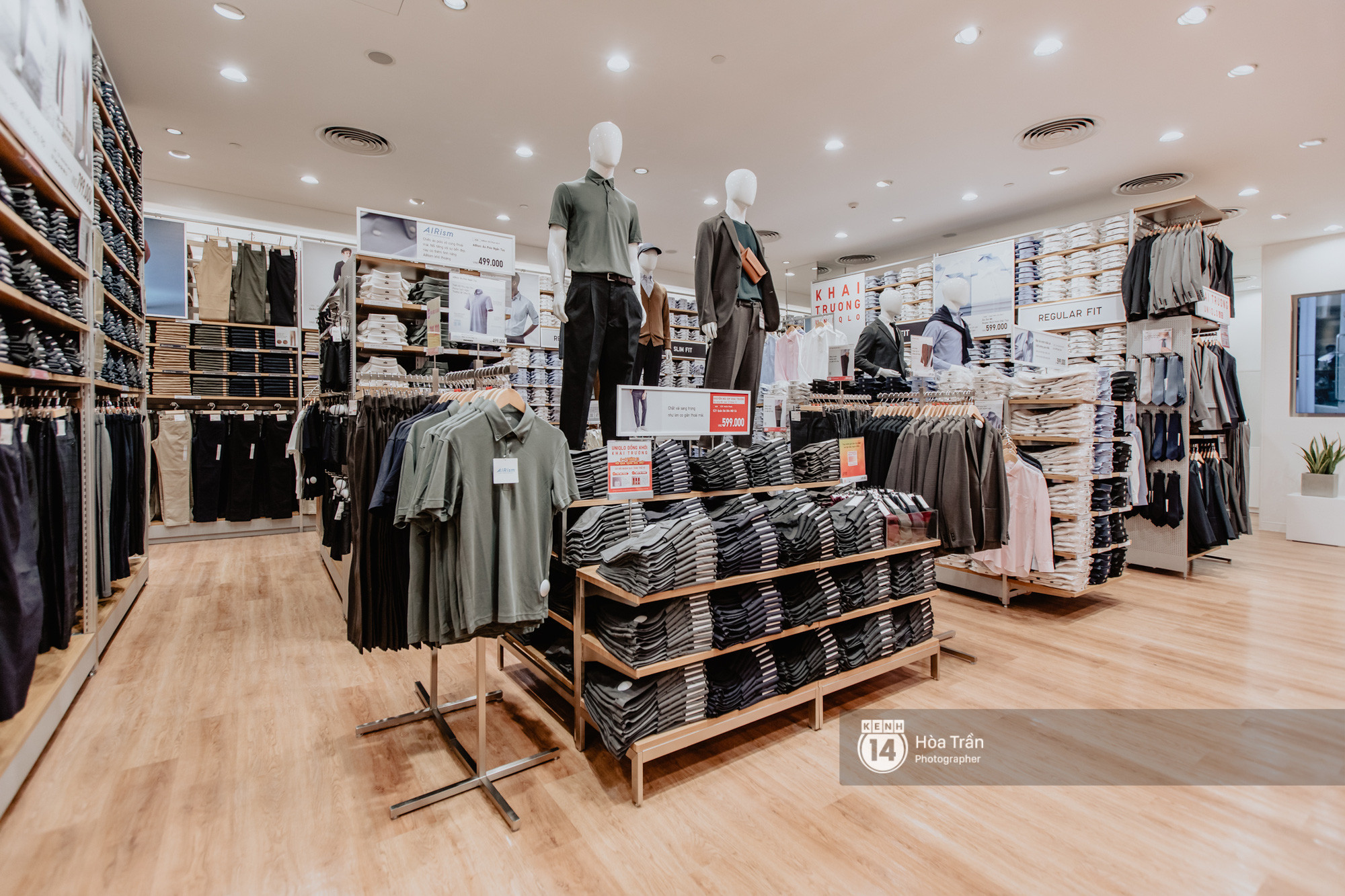 Bộ sưu tập thời trang nam giới thanh lịch tại tầng 3 Uniqlo Vincom Đồng Khởi.