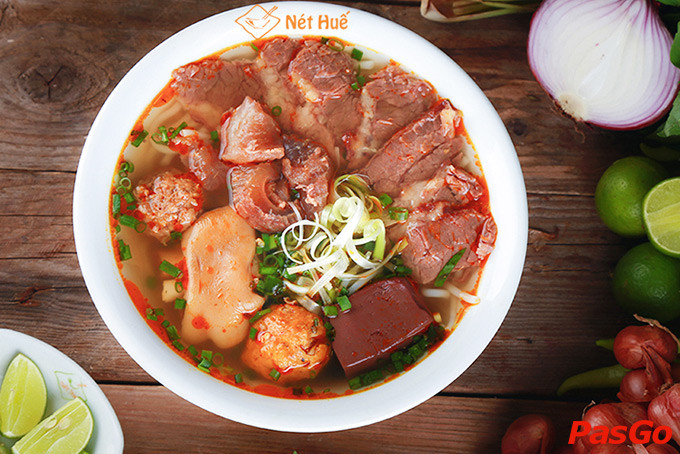 Bún bò Huế truyền thống, món ăn nổi tiếng không thể bỏ lỡ tại Vincom Nguyễn Chí Thanh