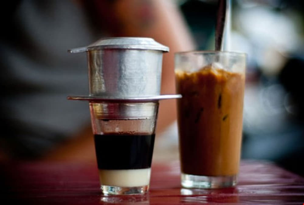 Cà phê phin là thức uống quen thuộc của người Sài Gòn tại Cafe CHU