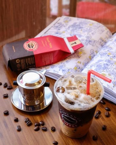 Cà phê sữa đá Highlands tại Vincom Royal City