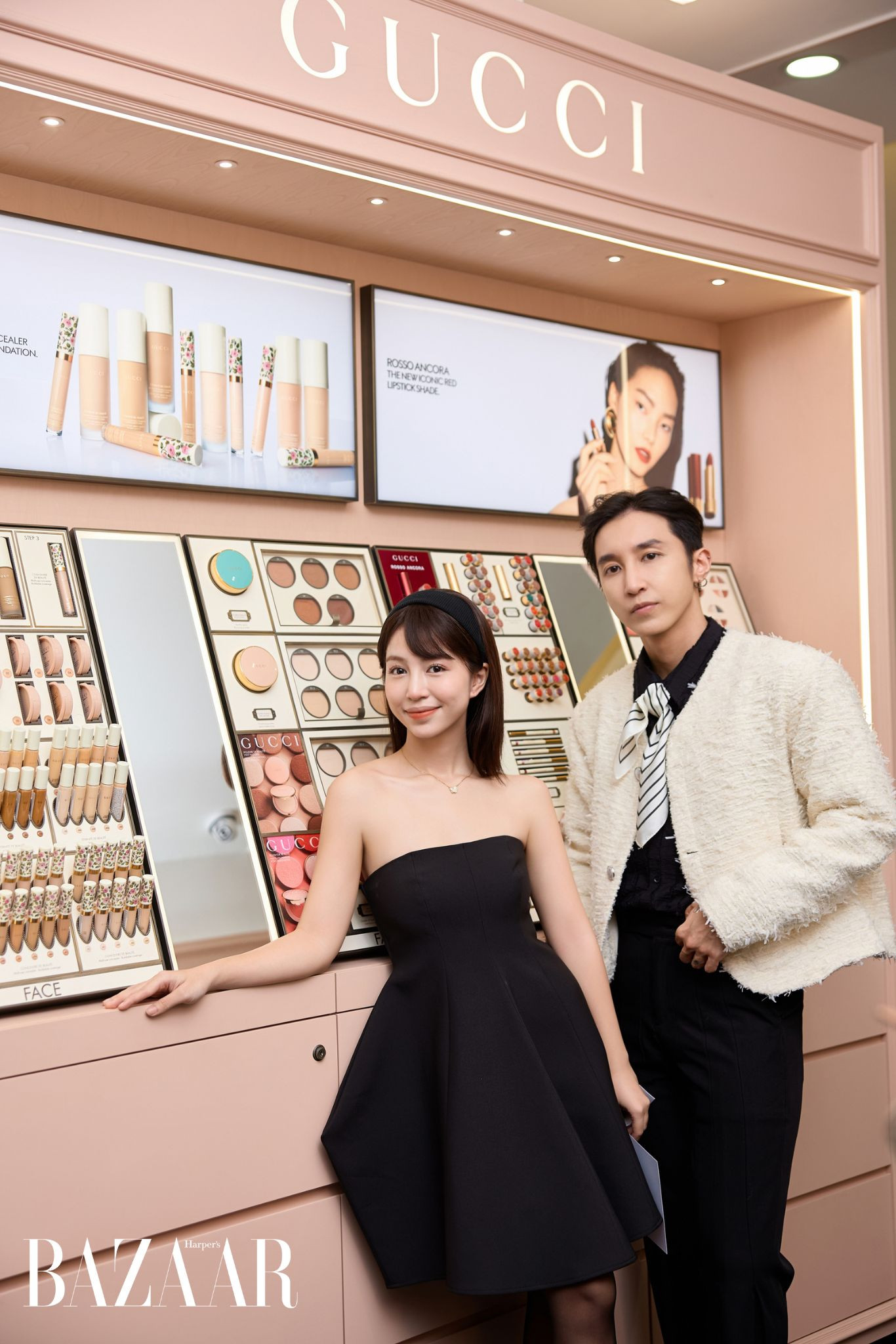 Ca sĩ Key và Mẫn Tiên khám phá khu vực mỹ phẩm tại Gucci Beauty Vincom Bà Triệu