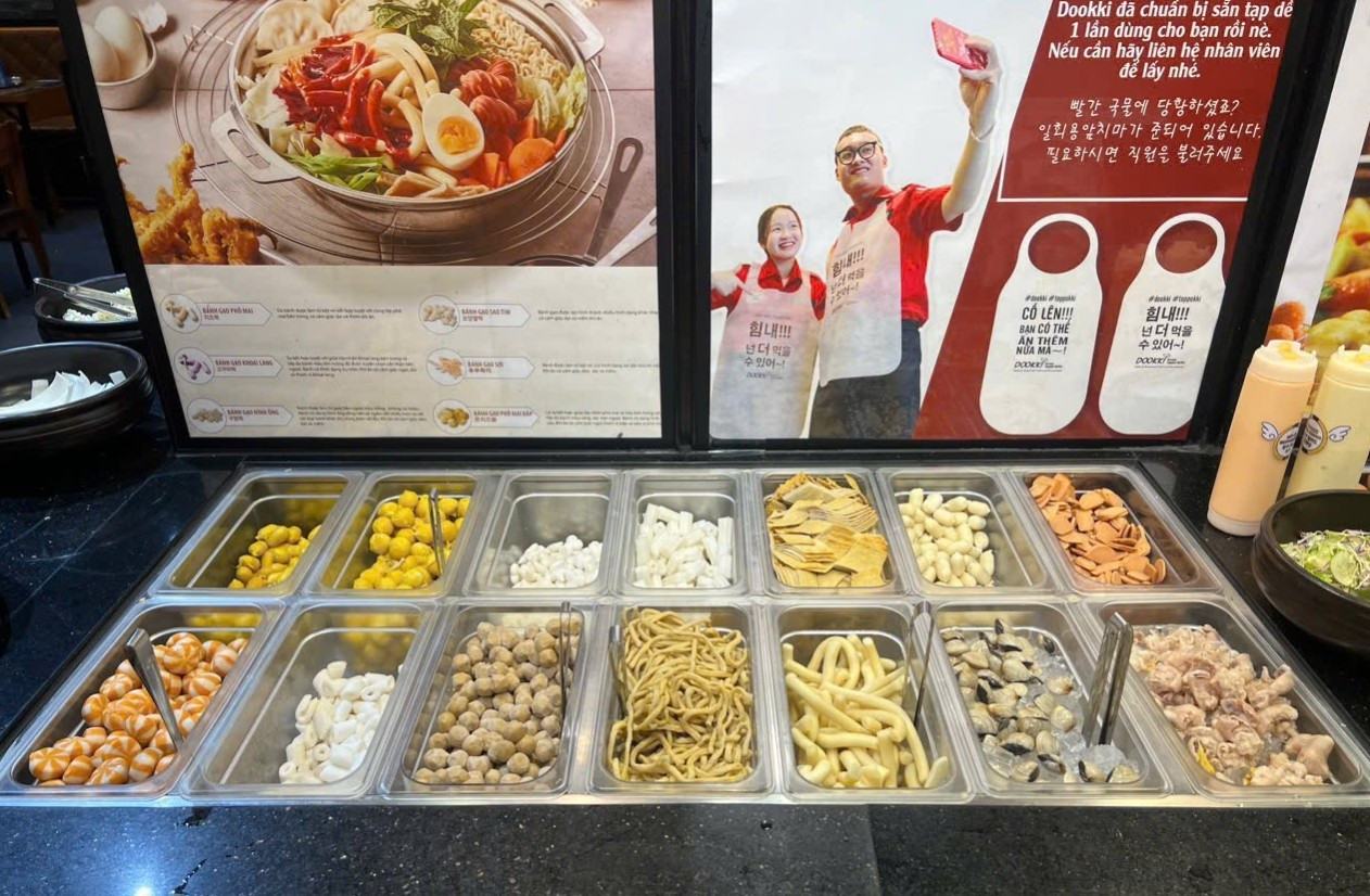 Các món chiên giòn hấp dẫn trong menu Dookki Vincom Đồng Khởi