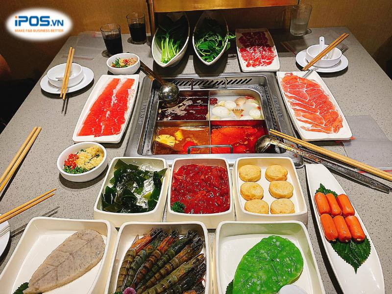 Các món nhúng đặc sắc khác như mực phỉ thúy, lưỡi vịt, bao tử bò, những lựa chọn độc đáo trong thực đơn của Haidilao Vincom Nguyễn Chí Thanh