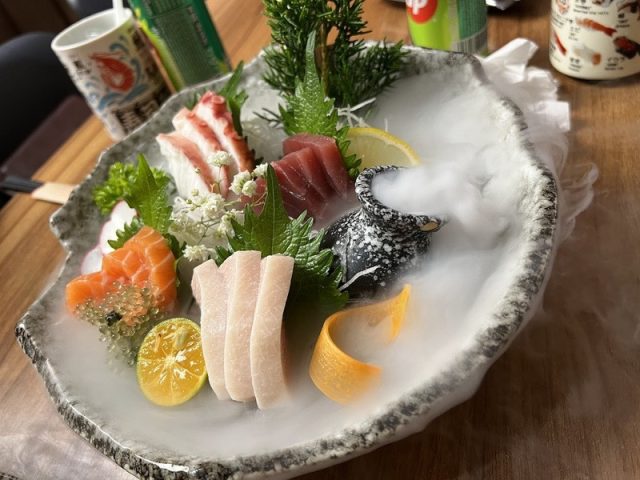 Các món sushi đa dạng trong thực đơn của iSushi Vincom Xuân Khánh Cần Thơ