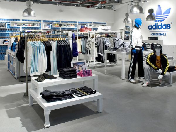 Các sản phẩm đồ thể thao Adidas tại Vincom Trần Duy Hưng