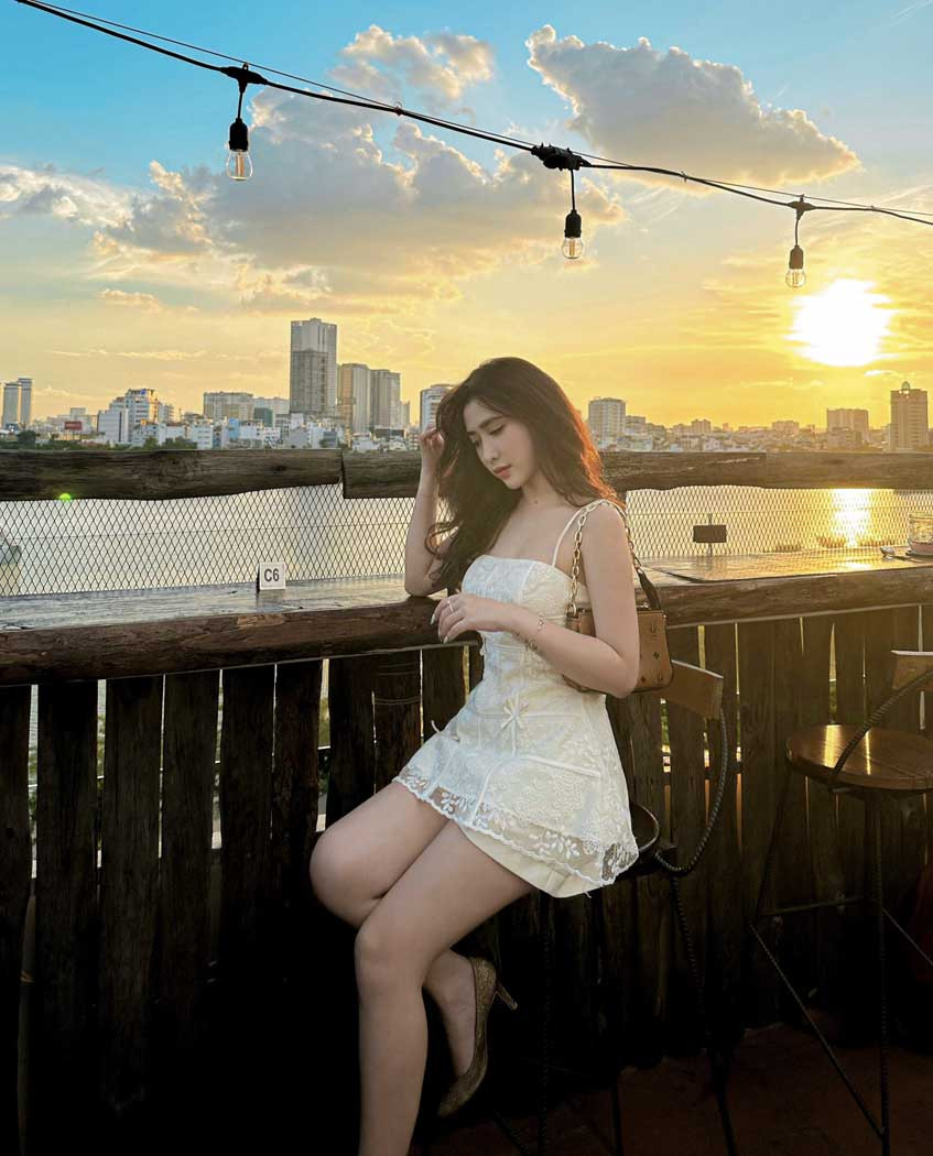 Chênh Vênh rooftop với view Landmark 81 và sông Sài Gòn
