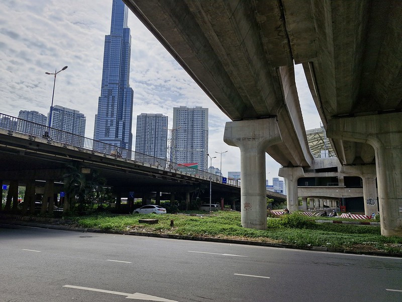 Con đường đi bộ từ Ga Tân Cảng đến Landmark 81, một tuyến đường quan trọng cho ga metro Landmark 81