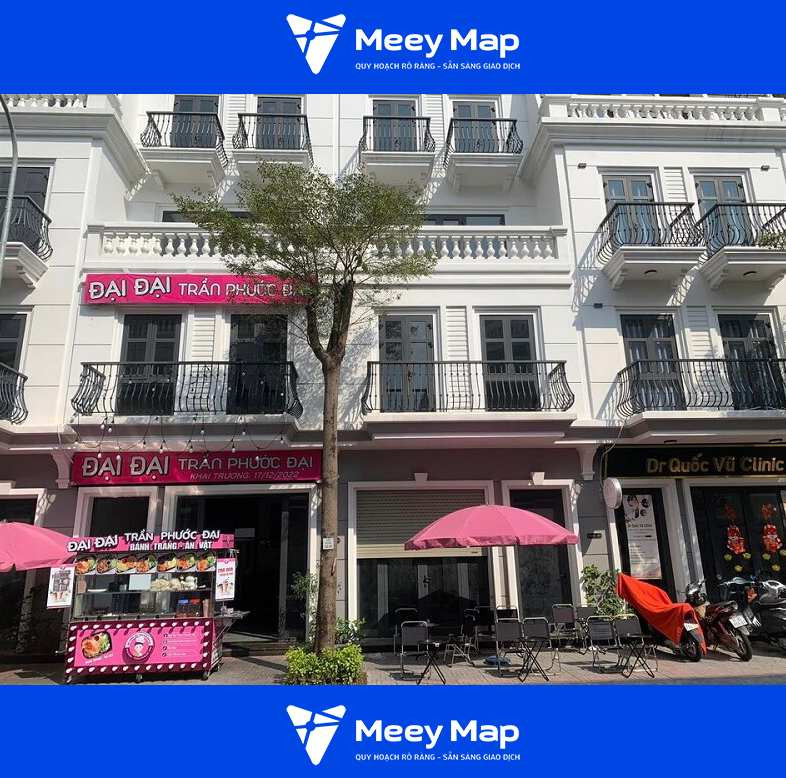 Con đường nội bộ xanh mát bên trong Vincom Mỹ Tho