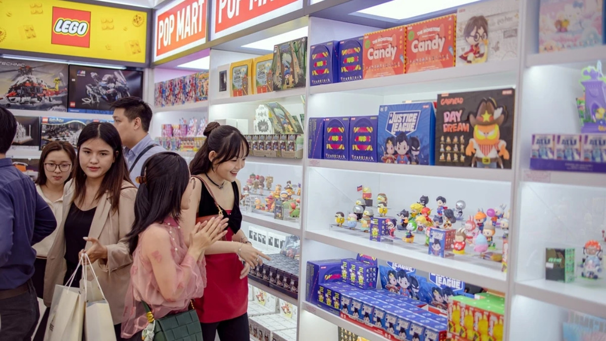 Cửa hàng Pop Mart MyKingdom với đa dạng sản phẩm sưu tầm