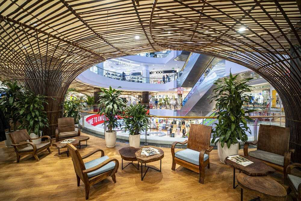 Cửa hàng thời trang cao cấp với không gian sang trọng bên trong Vincom Phạm Ngọc Thạch