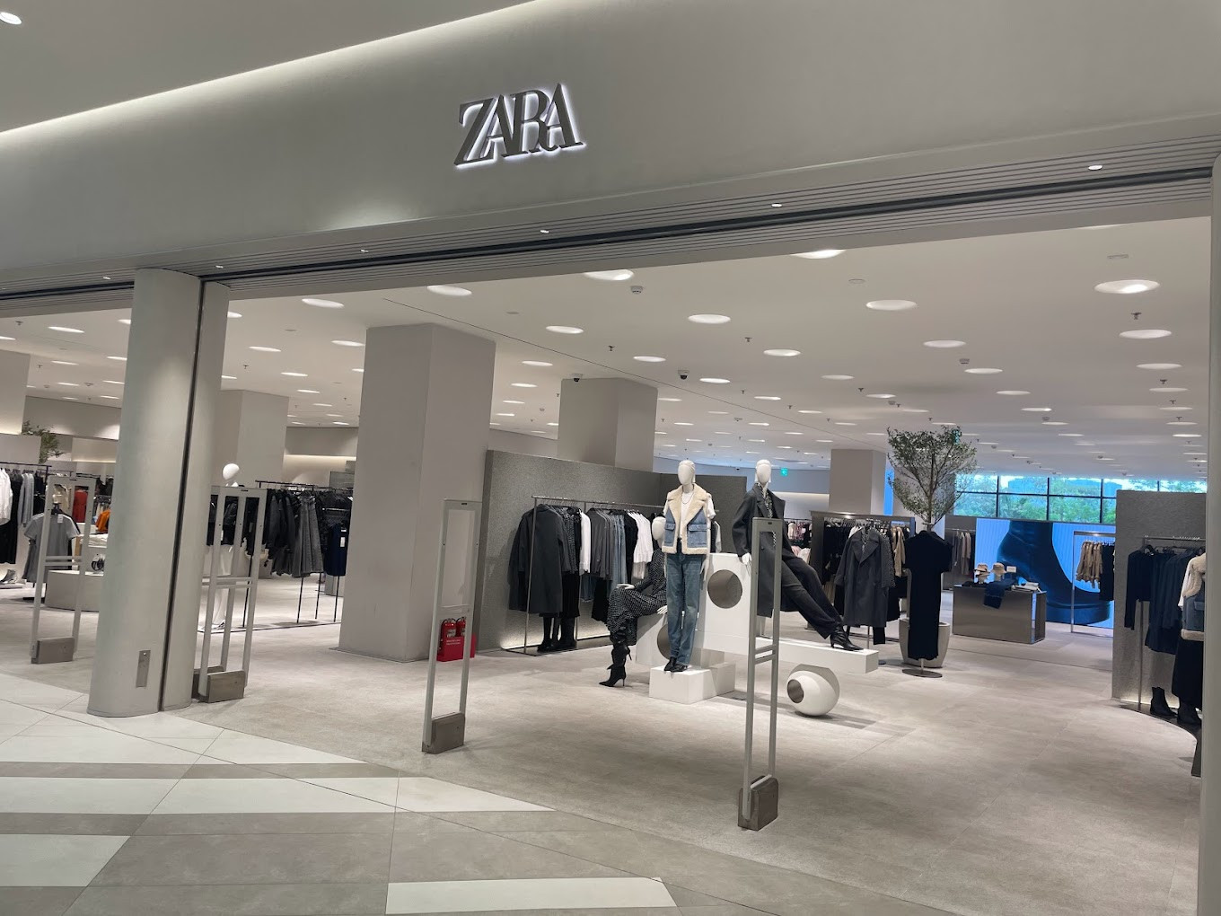 Cửa hàng Zara mới tại Lotte Mall Tây Hồ, Hà Nội
