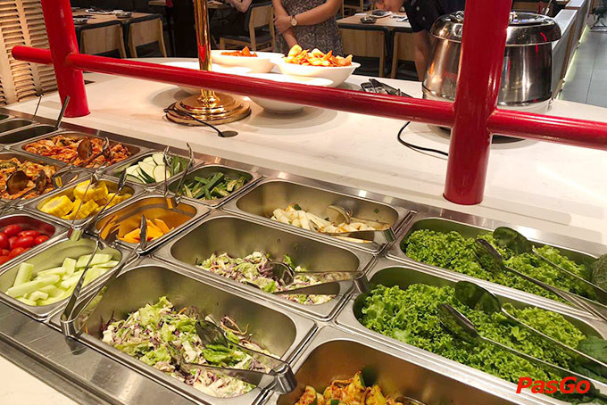 Đa dạng món ăn kèm (Banchan) tại nhà hàng nướng Vincom Trần Duy Hưng