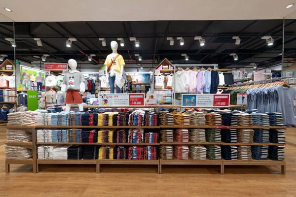 Đa dạng sản phẩm thời trang Uniqlo