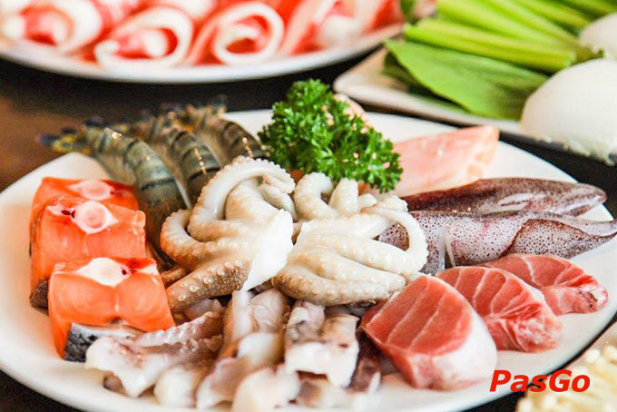Đa dạng thực phẩm nhúng lẩu băng chuyền Kichi Kichi Vincom