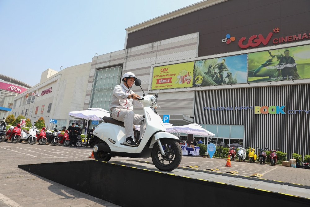 Di chuyển thuận tiện đến Vincom Plaza Phạm Văn Đồng bằng xe máy