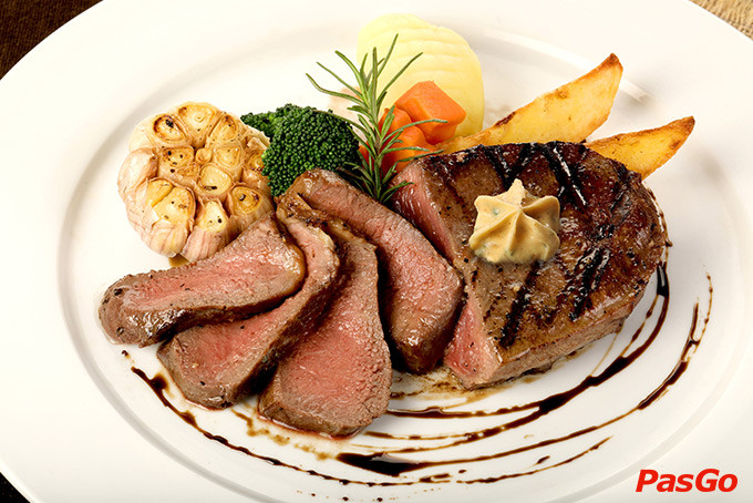 Đĩa bít tết kiểu Pháp trứ danh tại Le Monde Steak