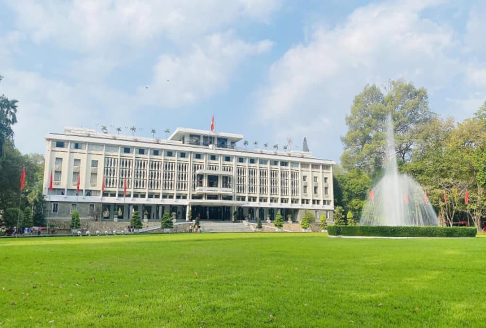 Dinh Độc Lập là một điểm tham quan lịch sử nên ghé thăm khi du lịch Thành phố Hồ Chí Minh.