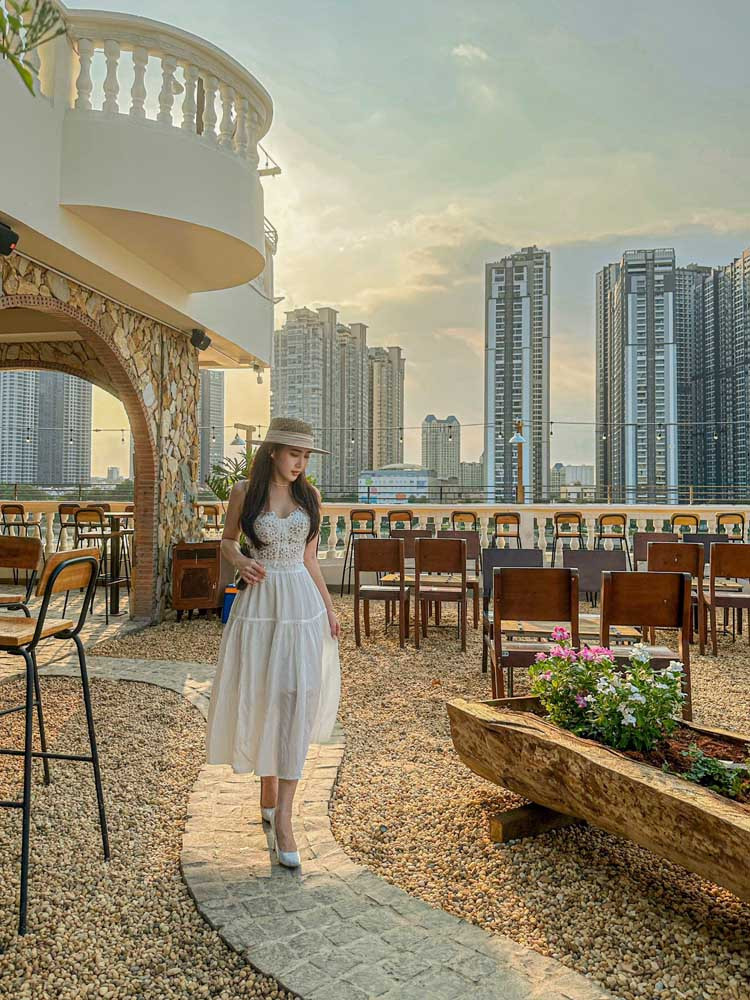 Đồ uống đa dạng tại quán nước view Landmark 81 Chạng Vạng Trần Não