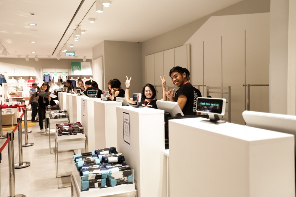 Đội ngũ nhân viên H&amp;M đã sẵn sàng phục vụ
