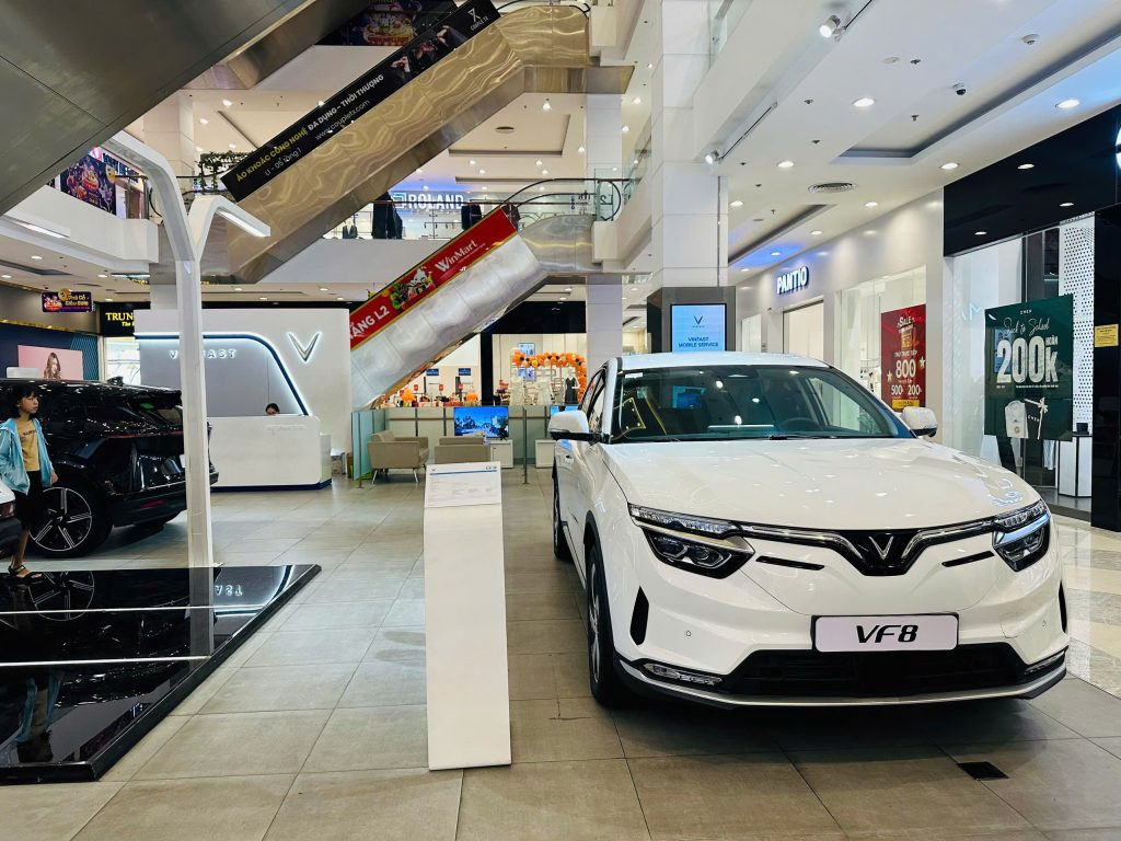 Đội ngũ nhân viên Pantio Vincom Cao Lãnh luôn sẵn sàng tư vấn và hỗ trợ khách hàng