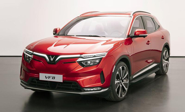 Dòng xe SUV điện VinFast VF8 tại trung tâm thương mại