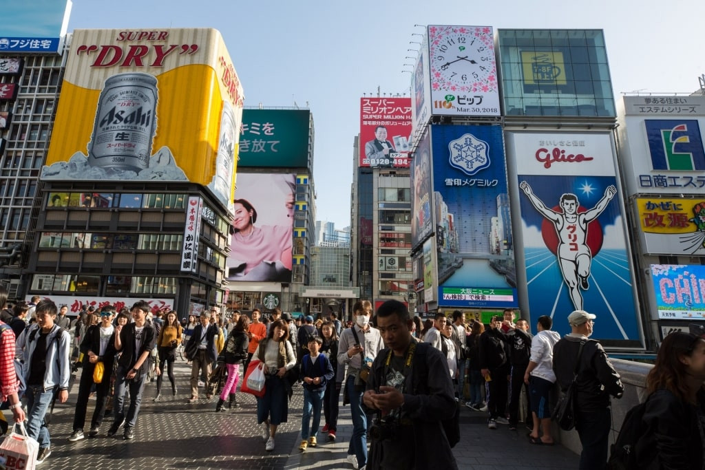 Dōtonbori với biển hiệu Glico biểu tượng, một địa danh nổi tiếng Nhật Bản