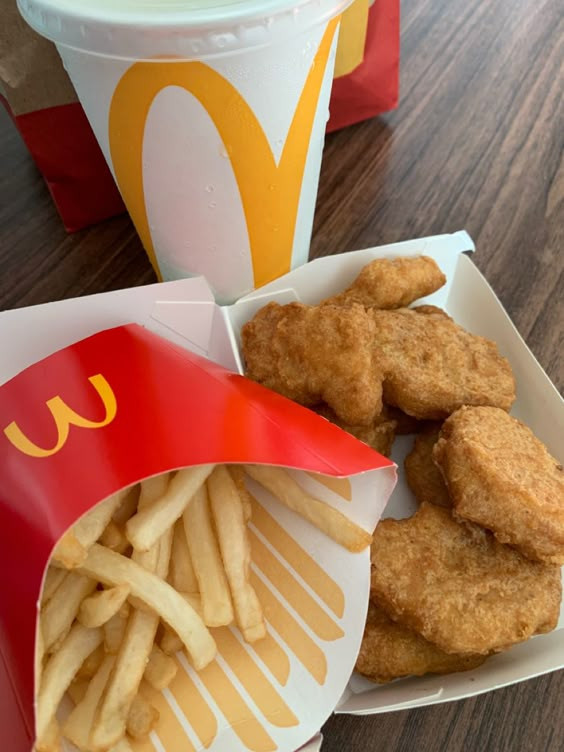 Gà rán McWings và McNuggets của McDonald's