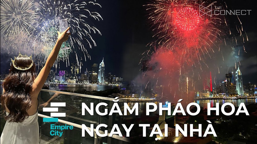 Gia đình cư dân Empire City tận hưởng khung cảnh pháo hoa ngay từ ban công căn hộ, gần khu vực pháo hoa Landmark 81