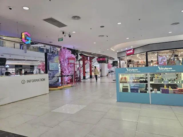 Gian hàng thời trang tại khu mua sắm Vincom Bảo Lộc có gì