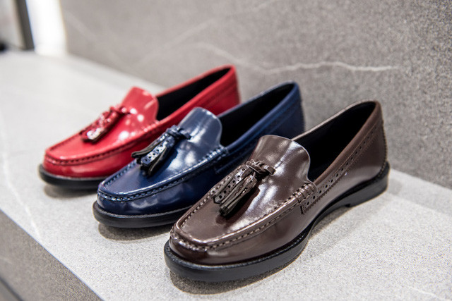 Giày dép Charles &amp; Keith phong cách tại Vincom Trần Duy Hưng