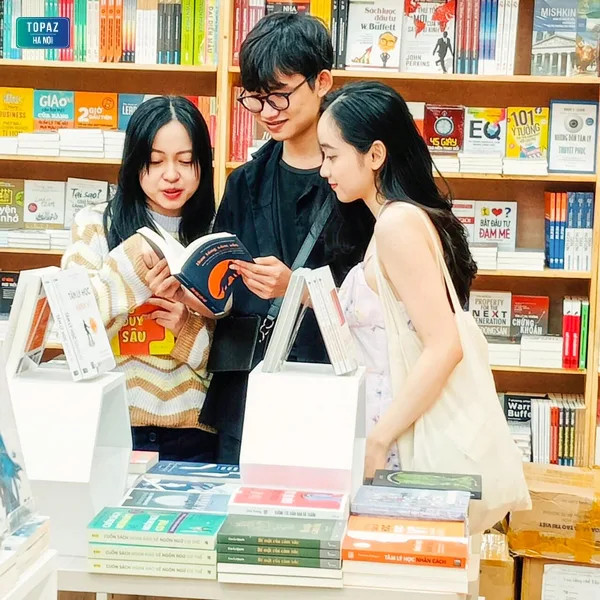 Góc đọc sách lý tưởng tại nhà sách Fahasa Vincom Bà Triệu