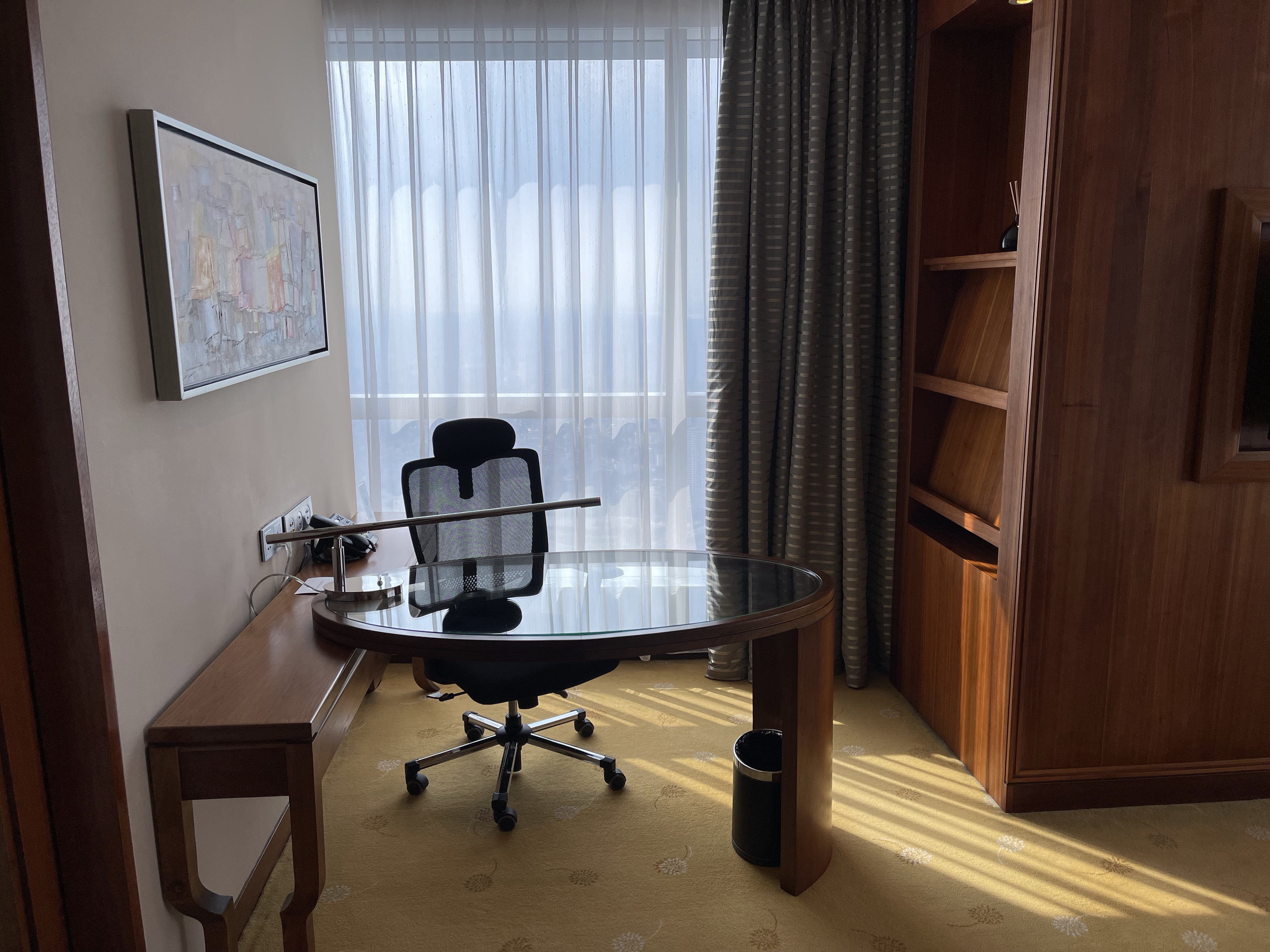 Góc làm việc tiện nghi tại InterContinental Hanoi Landmark72