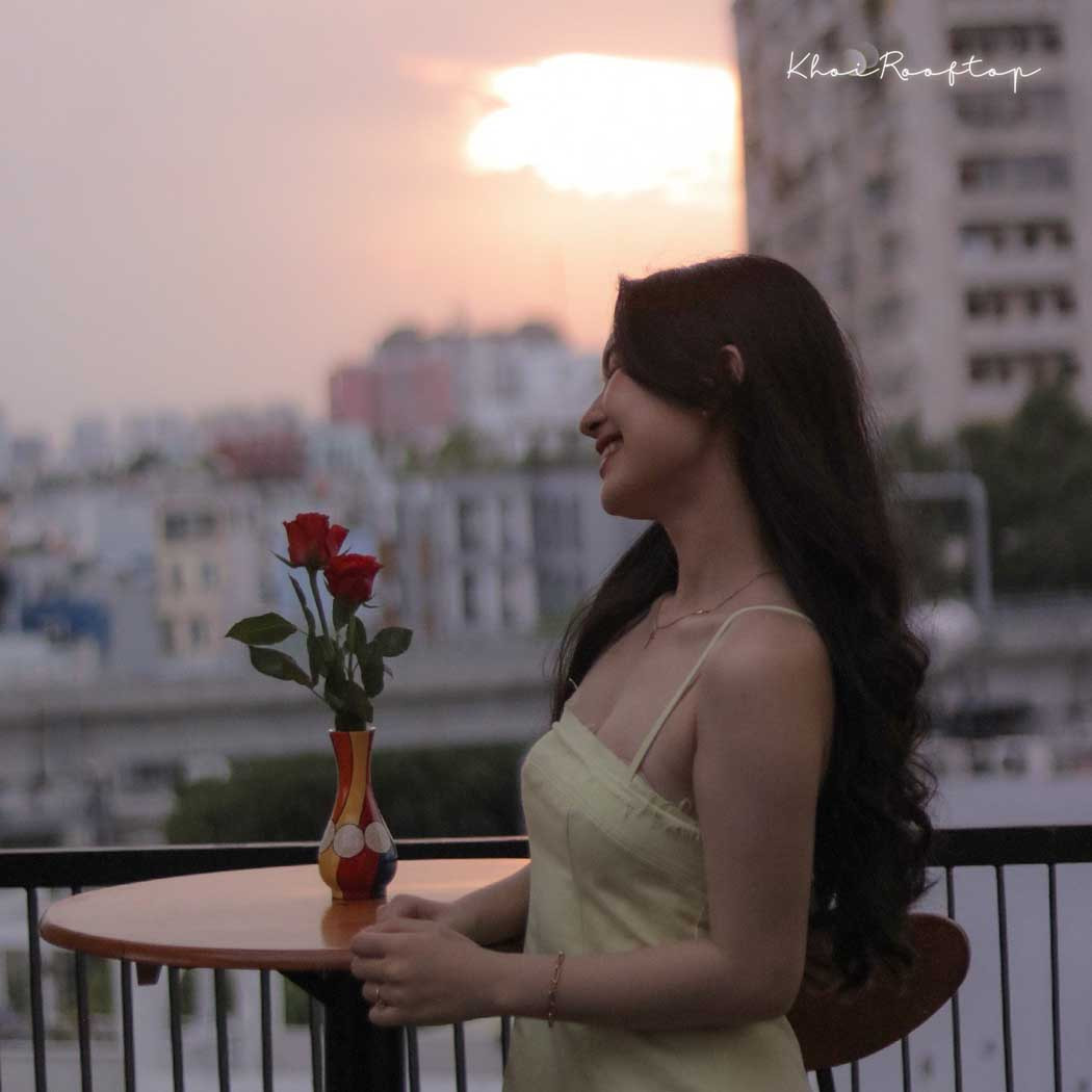 Góc nhìn từ Khói Rooftop về phía Landmark 81
