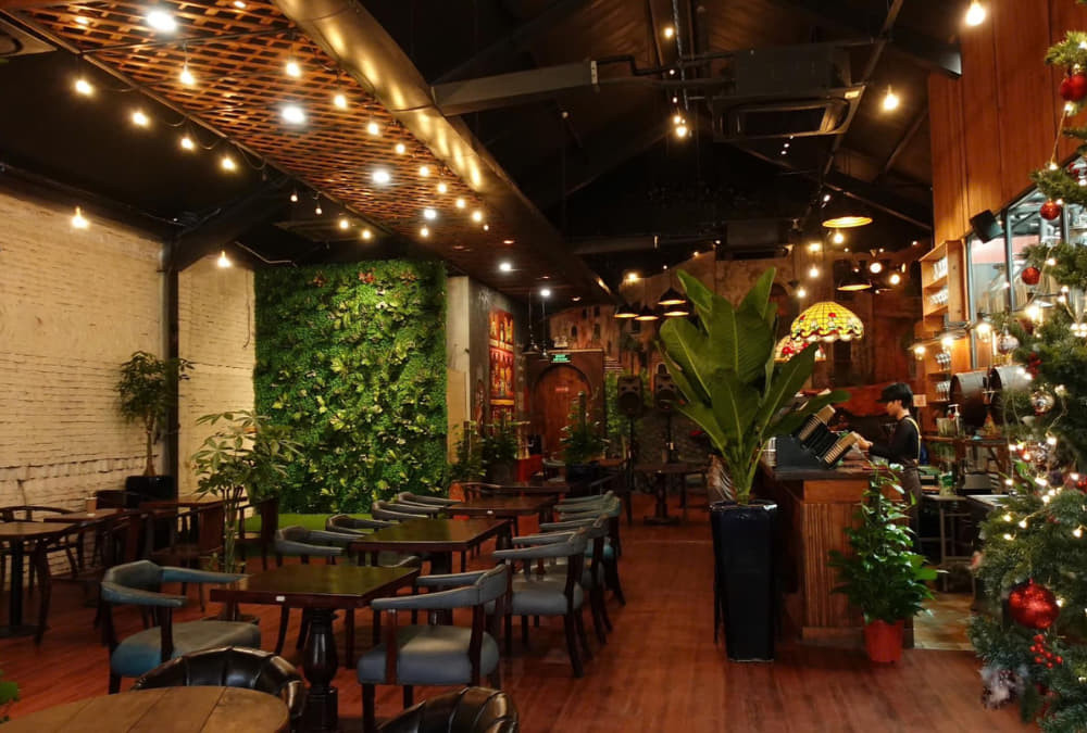 Golden Bird có không gian quán kết hợp tổ chức sự kiện, workshop