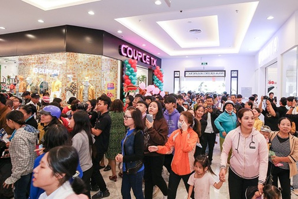 Hàng nghìn người dân Sóc Trăng háo hức trải nghiệm các tiện ích hiện đại tại Vincom Plaza