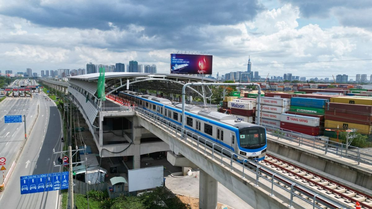 Hệ thống metro và các tòa nhà cao tầng hiện đại của TP.HCM