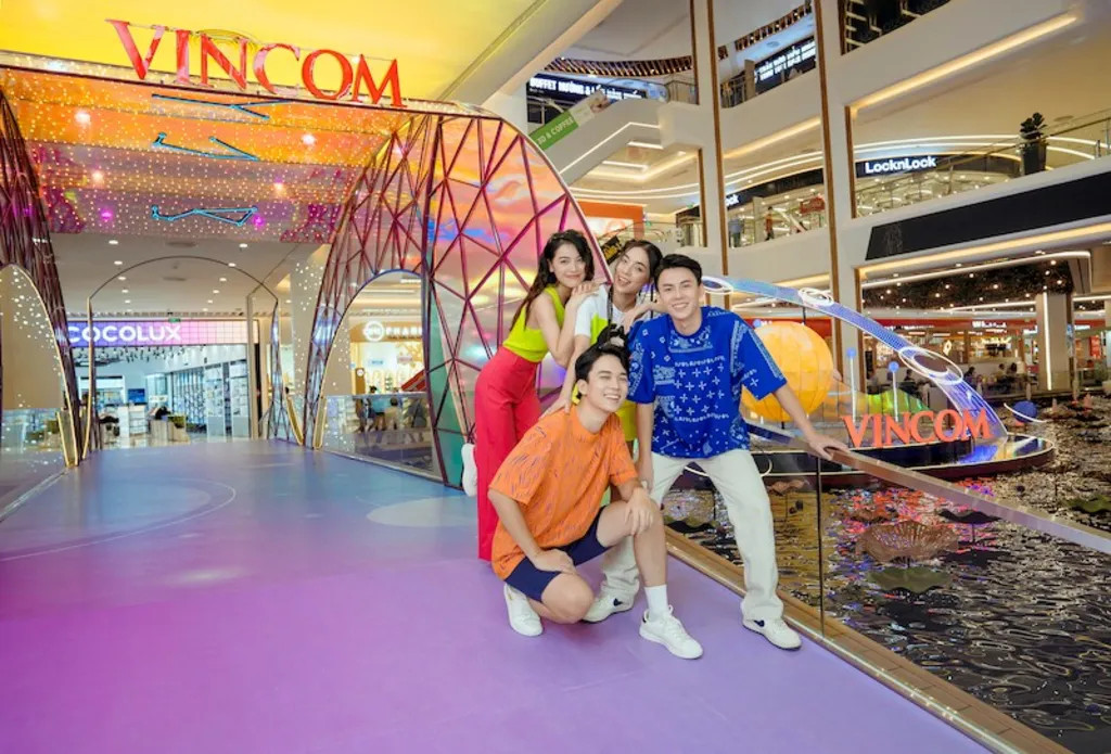 Hiệu ứng ánh sáng hiện đại bên trong Vincom Mega Mall Smart City