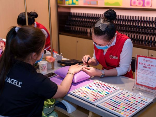 Hình ảnh của Haidilao Vincom Trần Duy Hưng: Dịch vụ làm nail miễn phí