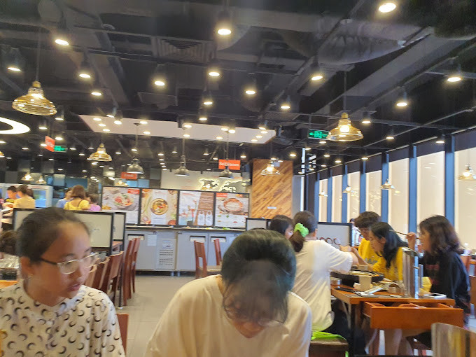 Hình ảnh món lẩu Topokki hấp dẫn tại Dookki Vincom Phạm Ngọc Thạch