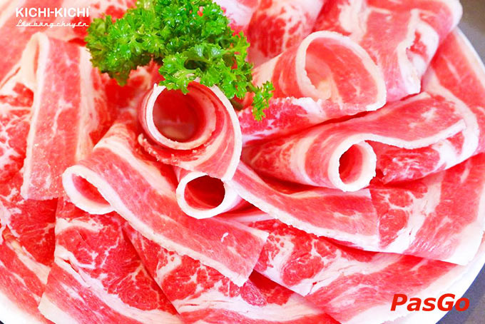 Hình ảnh thịt bò Mỹ tươi ngon trên đĩa tại Kichi Kichi Vincom Nguyễn Chí Thanh