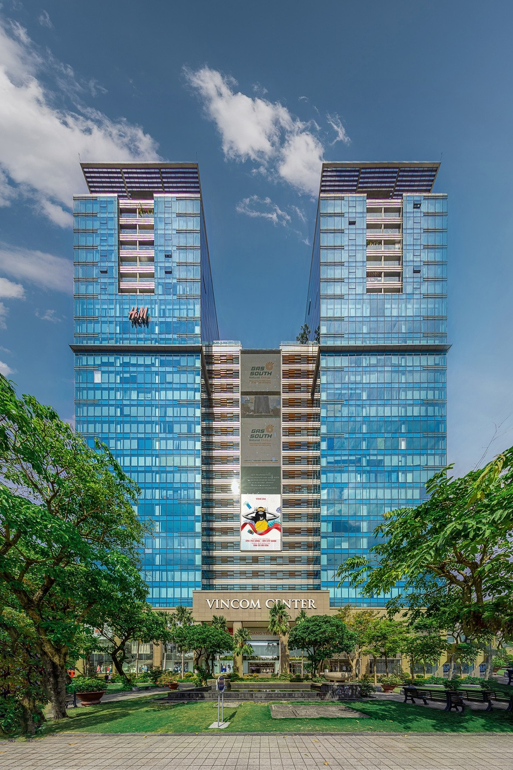Hình ảnh Vincom Center Đồng Khởi tại TP. Hồ Chí Minh, một dấu mốc quan trọng trong sự phát triển của Vincom