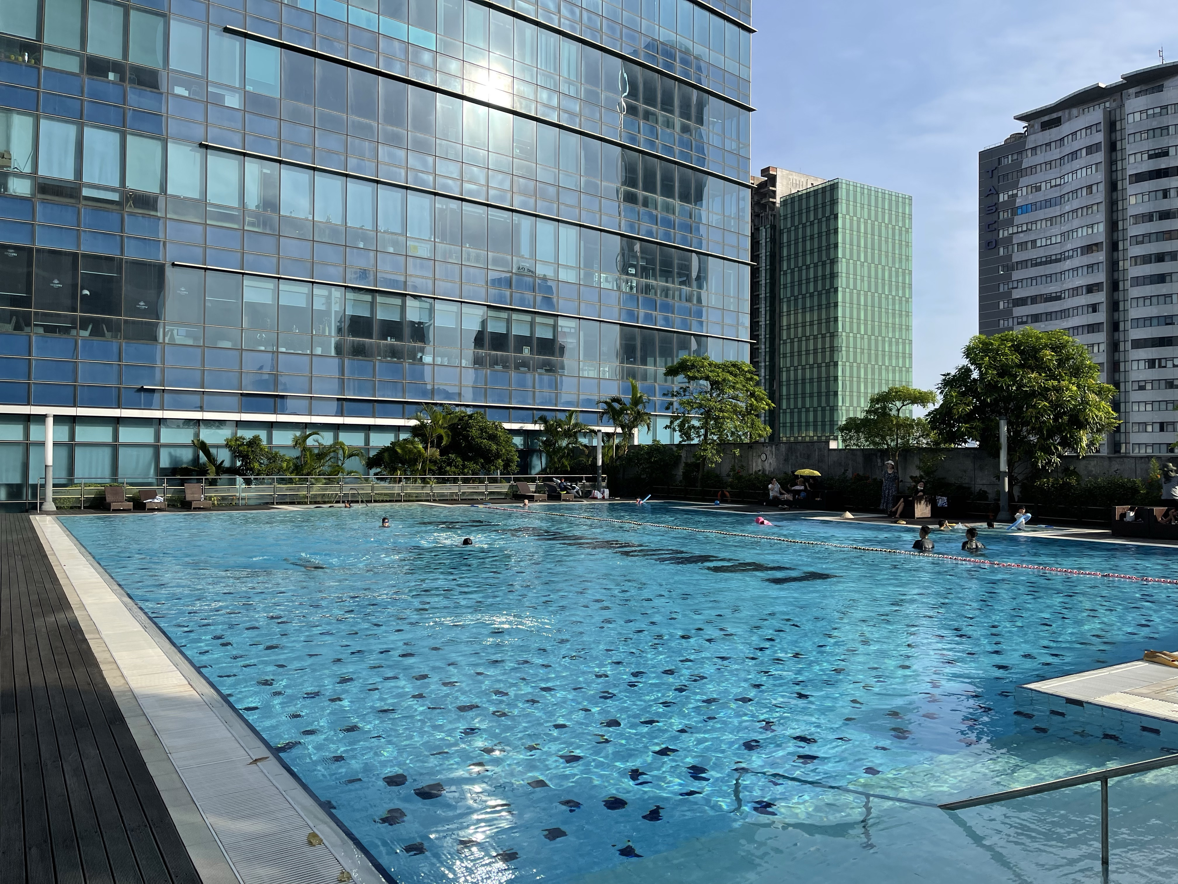 Hồ bơi chung cư tại InterContinental Hanoi Landmark72