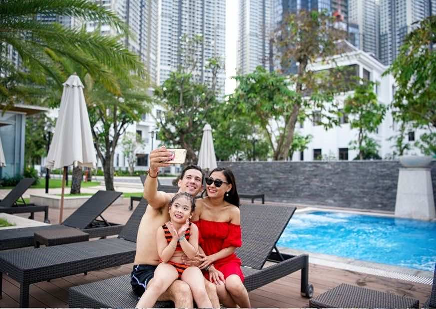 Hồ bơi nội khu hiện đại dành riêng cho cư dân Landmark Plus